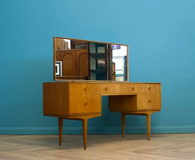 Pamono Mid-Century Dressing Table in Teak Veneer from McIntosh, 1960s> Dressing Tables