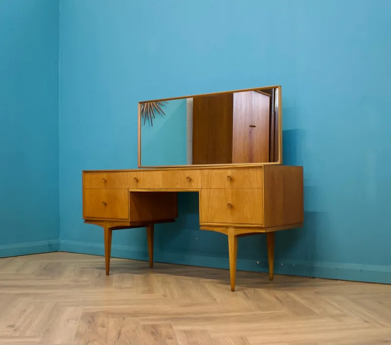 Pamono Mid-Century Dressing Table in Teak Veneer from McIntosh, 1960s> Dressing Tables