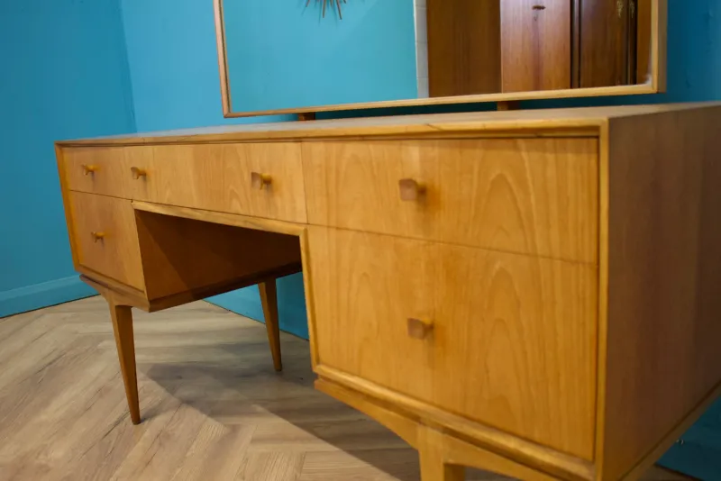 Pamono Mid-Century Dressing Table in Teak Veneer from McIntosh, 1960s> Dressing Tables