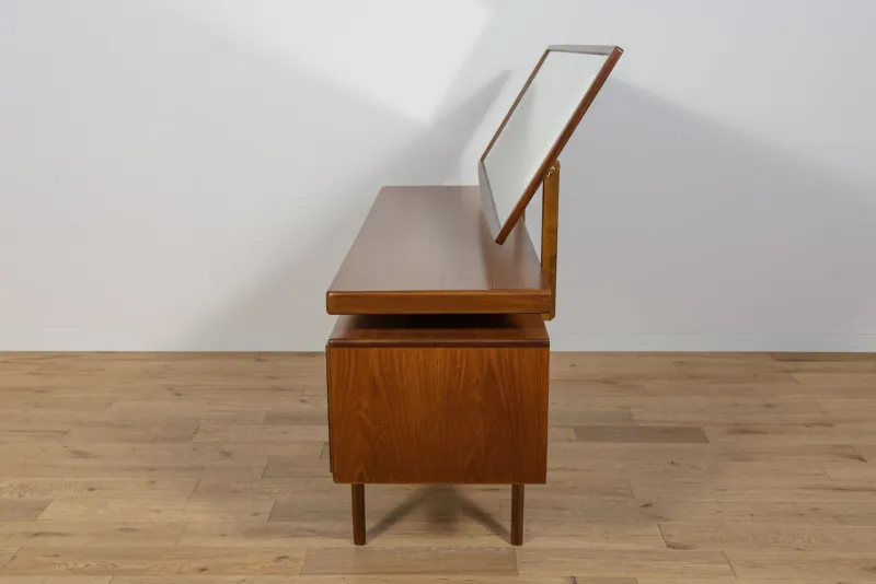 Sale Pamono Mid-Century Dressing Table by Victor Wilkins for G-Plan, United Knigdom, 1960s