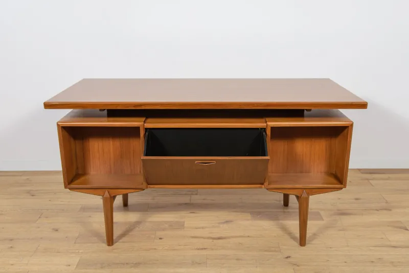 Pamono Mid-Century Freestanding Teak Desk, Denmark, 1960s> Desks