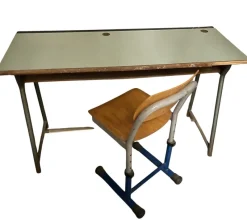 Pamono Mid-Century French Children's Desk and Chair, 1970s, Set of 2> Desks