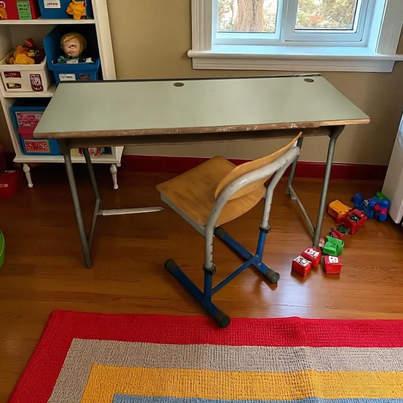 Pamono Mid-Century French Children's Desk and Chair, 1970s, Set of 2> Desks