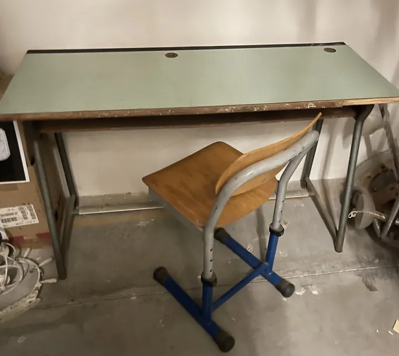 Pamono Mid-Century French Children's Desk and Chair, 1970s, Set of 2> Desks
