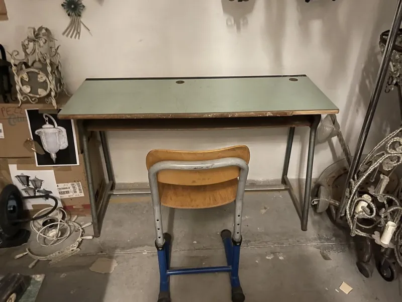 Pamono Mid-Century French Children's Desk and Chair, 1970s, Set of 2> Desks