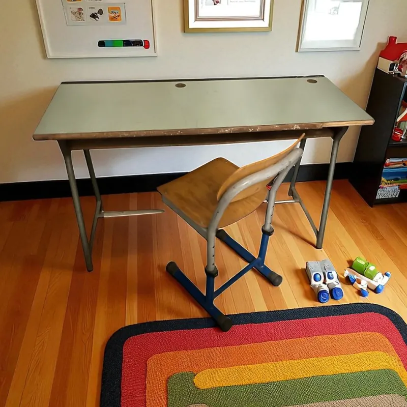 Pamono Mid-Century French Children's Desk and Chair, 1970s, Set of 2> Desks