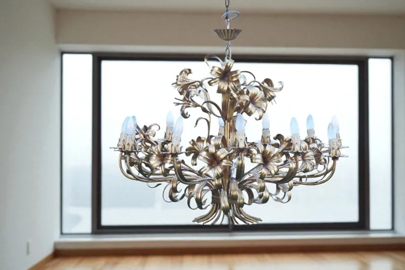 Hot Pamono Mid-Century Hollywood Regency Gilt Floral Lily 12-Light Chandelier attributed to Hans Kögl, Italy, 1970s