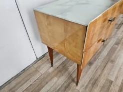 Pamono Mid-Century Italian Maple and Glass Chest of Drawers with Brass Details, 1950s> Dressers, Commodes & Chests