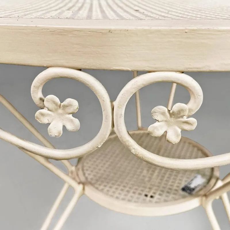 Pamono Mid-Century Italian Modern White Iron Round Garden Table with Flower Decor, 1960> Garden Tables