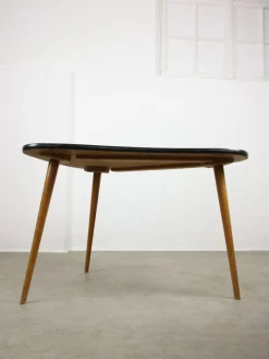 Pamono Mid-Century Italian Oval Red Children's Table><noscript><img width=