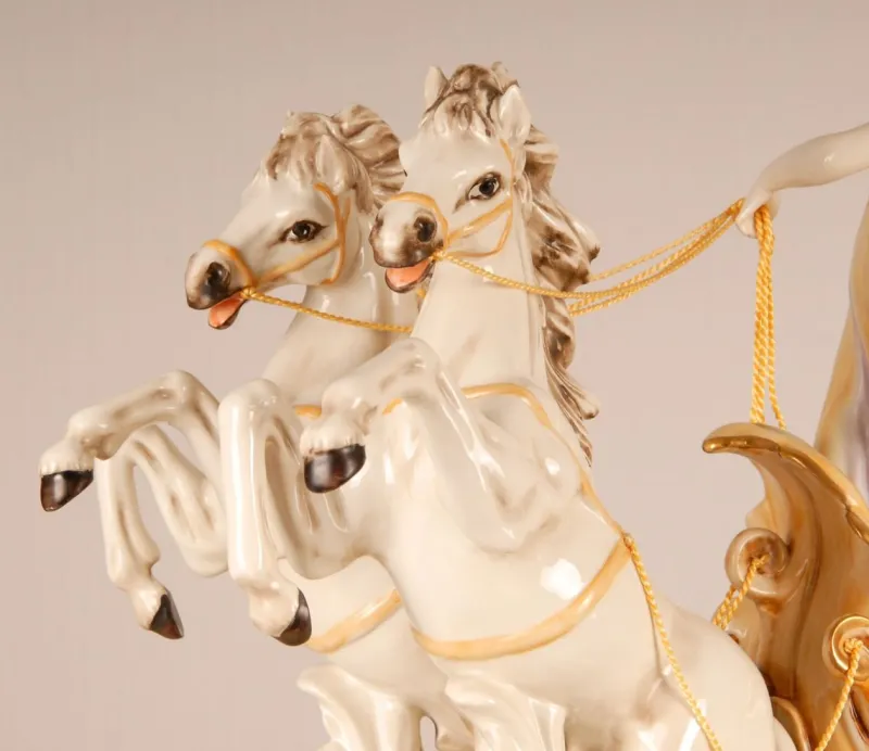 Pamono Mid-Century Italian Porcelain Sculpture of Diana the Huntress by Cesare Villari for Capodimonte> Mid-Century
