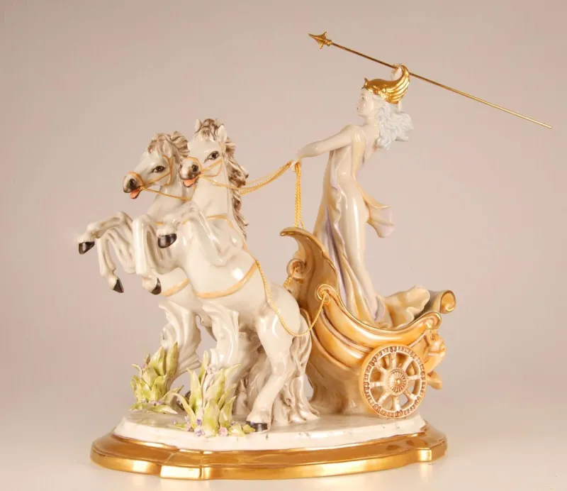 Pamono Mid-Century Italian Porcelain Sculpture of Diana the Huntress by Cesare Villari for Capodimonte> Mid-Century