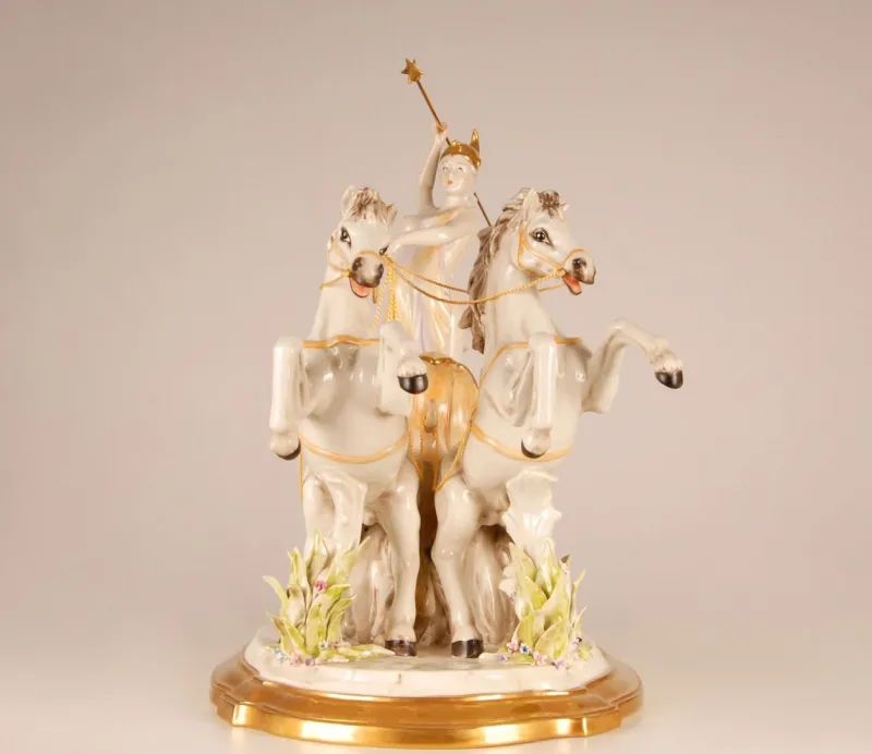 Pamono Mid-Century Italian Porcelain Sculpture of Diana the Huntress by Cesare Villari for Capodimonte> Mid-Century