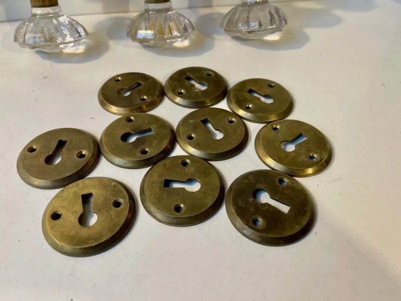 Sale Pamono Mid-Century Lounge Door Knobs in Brass and Glass by Verrina Sweden, 1970s, Set of 5