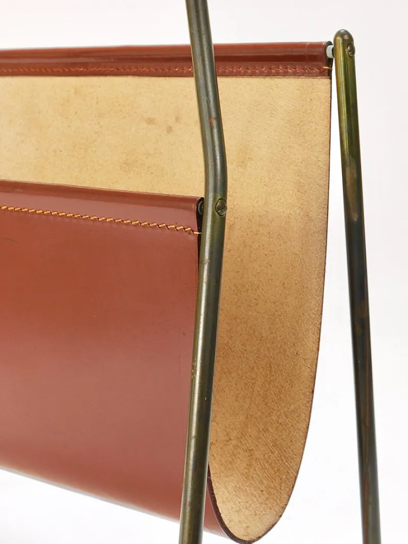 Pamono Mid-Century Magazine Rack in Brass & Brown Leather attributed to Carl Auböck, Austria, 1950s> Magazine Racks