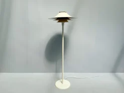 Pamono Mid-Century Modern Adina Floor Lamp with White Metal Shade from Lyfa, Denmark, 1970s><noscript><img width=