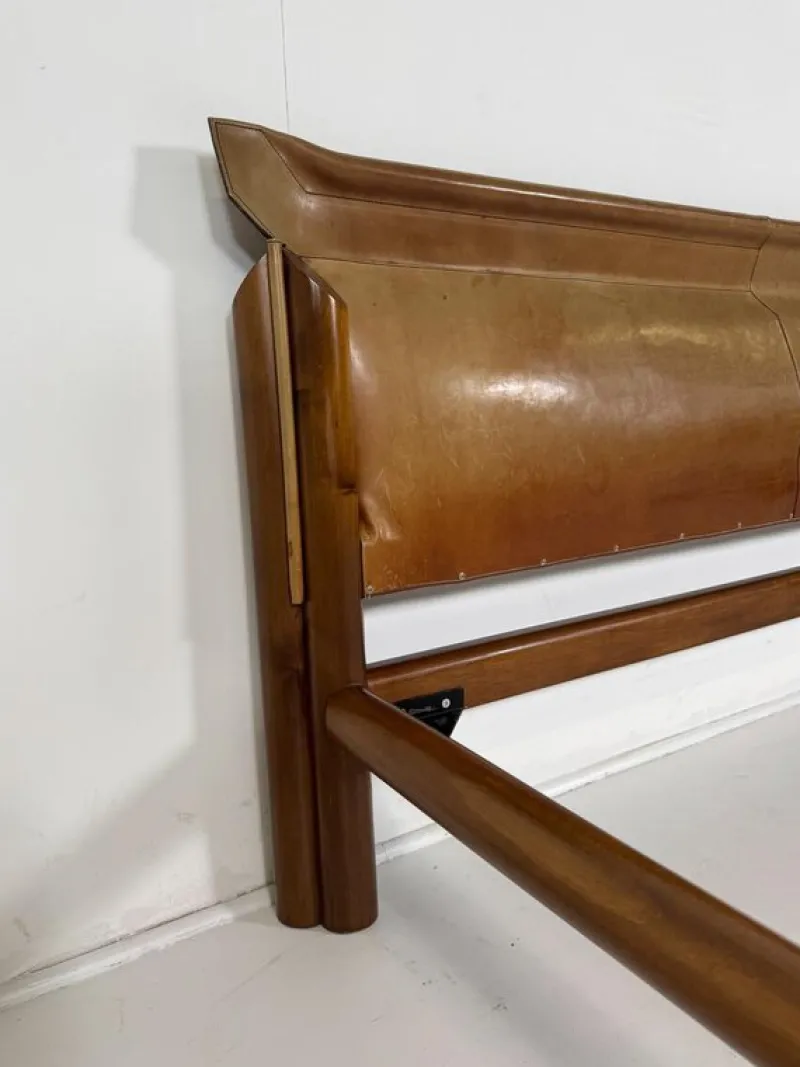 Pamono Mid-Century Modern Bed in Wood and Leather> Beds & Bedroom Sets