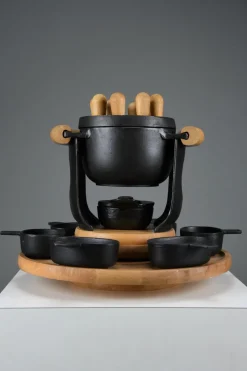 Pamono Mid-Century Modern Cast Iron and Wood Fondue Set by Richard Nissen for Bodum, 1960s, Set of 18><noscript><img width=