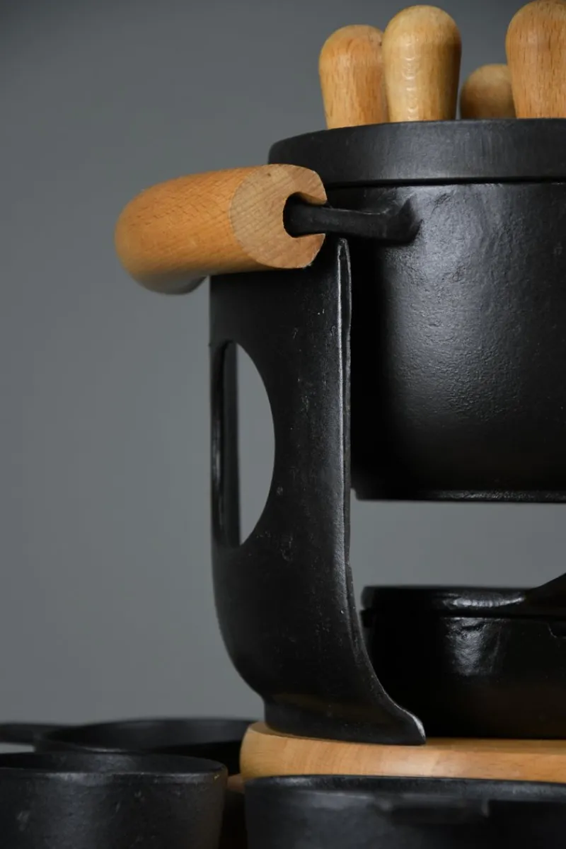 Pamono Mid-Century Modern Cast Iron and Wood Fondue Set by Richard Nissen for Bodum, 1960s, Set of 18> Dinnerware Accessories