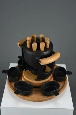 Pamono Mid-Century Modern Cast Iron and Wood Fondue Set by Richard Nissen for Bodum, 1960s, Set of 18><noscript><img width=