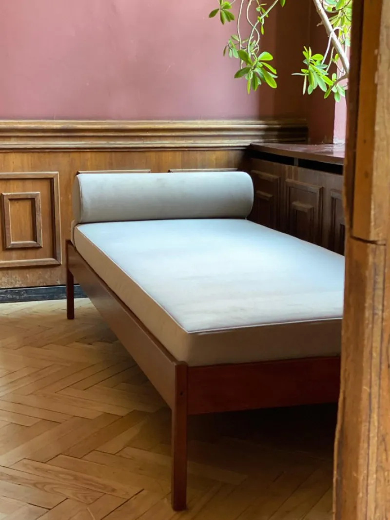 Pamono Mid-Century Modern Chaise Lounge in Teak> Daybeds & Chaises Lounges