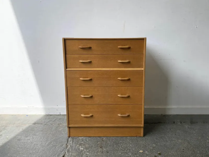 Pamono Mid-Century Modern Chest of Drawers in Oak from G-Plan, 1950s> Dressers, Commodes & Chests