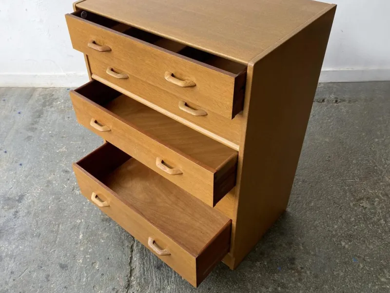 Pamono Mid-Century Modern Chest of Drawers in Oak from G-Plan, 1950s> Dressers, Commodes & Chests