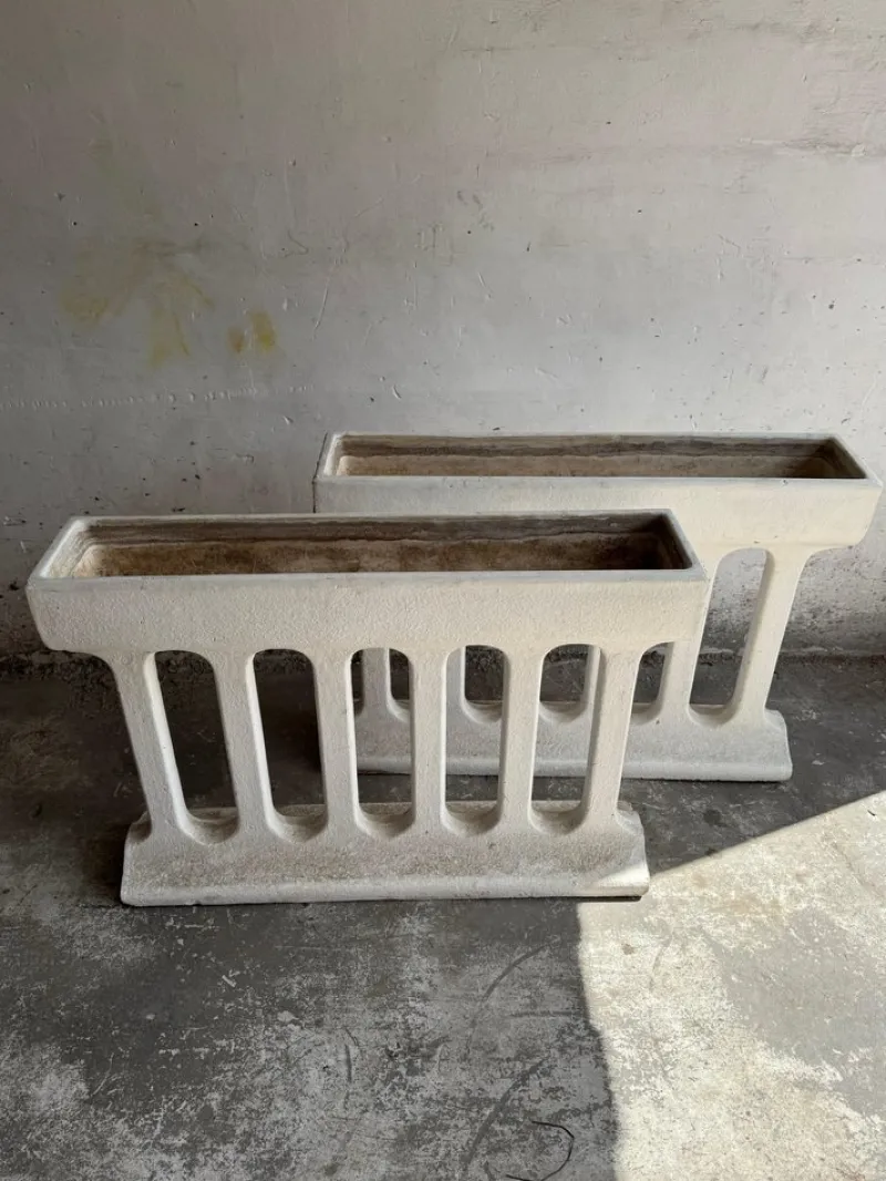 Pamono Mid-Century Modern Concrete Planters, 1960s, Set of 2> Planters And Jardiniere