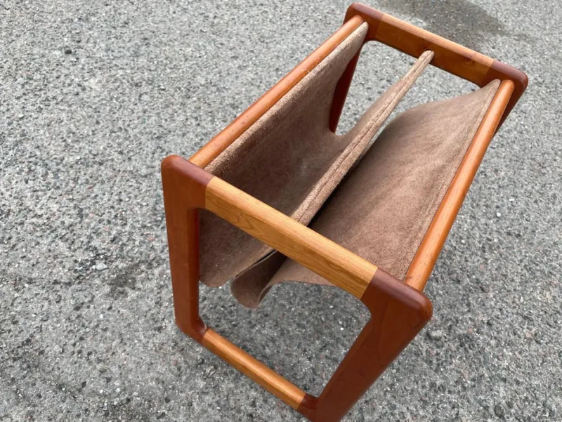Pamono Mid-Century Modern Danish Magazine Holder Crafted in Teak and Leather, 1967> Magazine Racks
