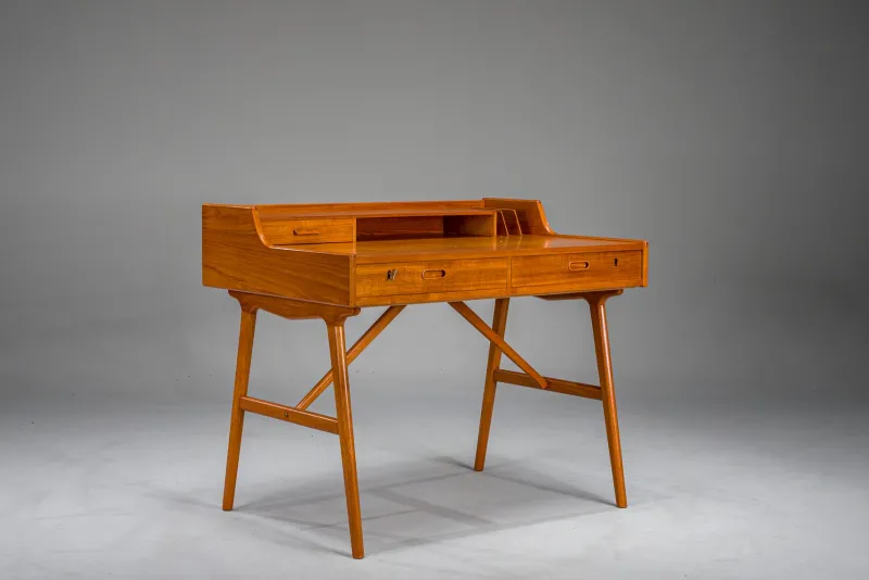 Pamono Mid-Century Modern Danish Teak Desk by Arne Wahl Iversen, 1960s> Desks