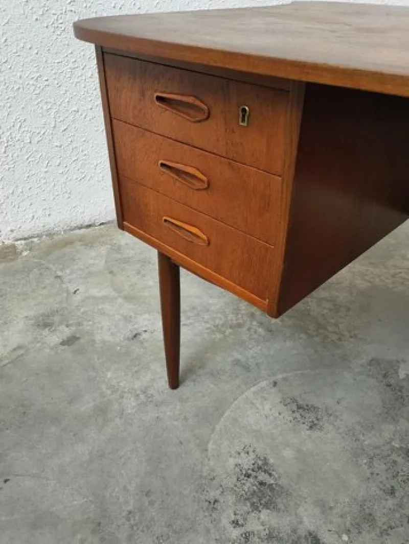 Pamono Mid-Century Modern Danish Teak Desk> Desks