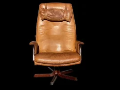 Pamono Mid-Century Modern Danish Tan Leather Swivel Chair, 1970><noscript><img width=