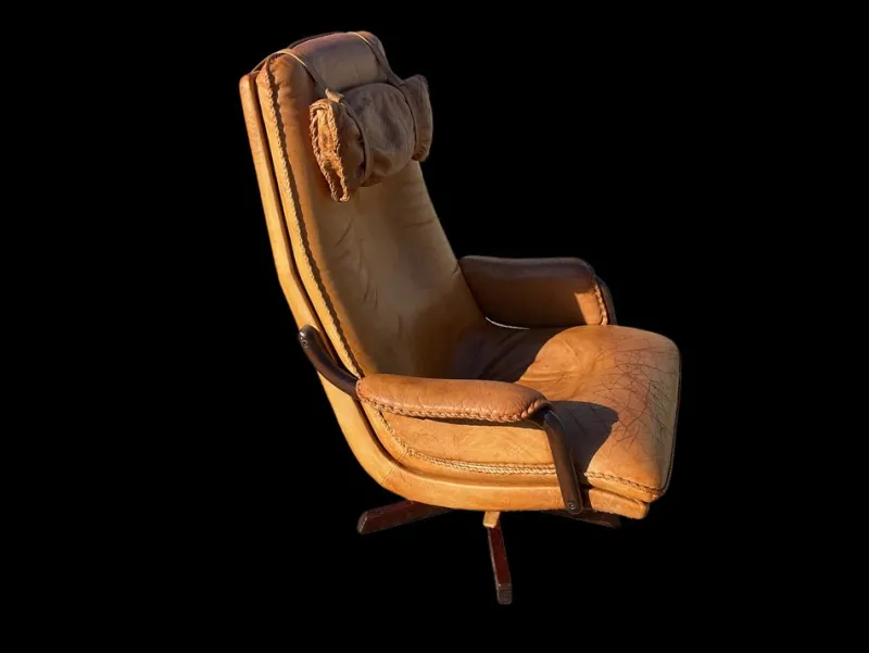 Pamono Mid-Century Modern Danish Tan Leather Swivel Chair, 1970> Office Chairs
