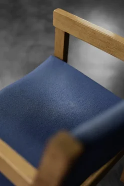 Sale Pamono Mid-Century Modern Danish Oak and Blue Fabric Chair by Hans J. Wegner for Getama, 1960s