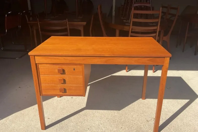 Pamono Mid-Century Modern Danish Teak Desk by Domino Mobler, 1960> Desks
