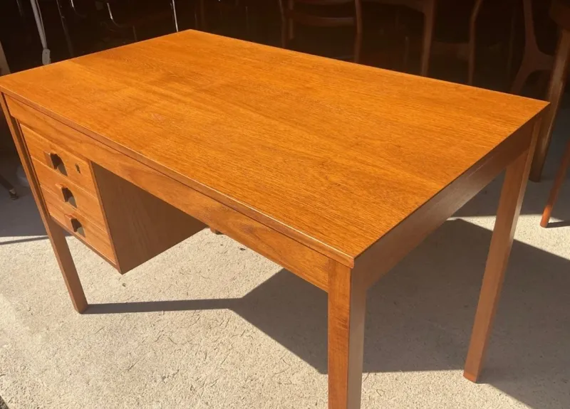 Pamono Mid-Century Modern Danish Teak Desk by Domino Mobler, 1960> Desks