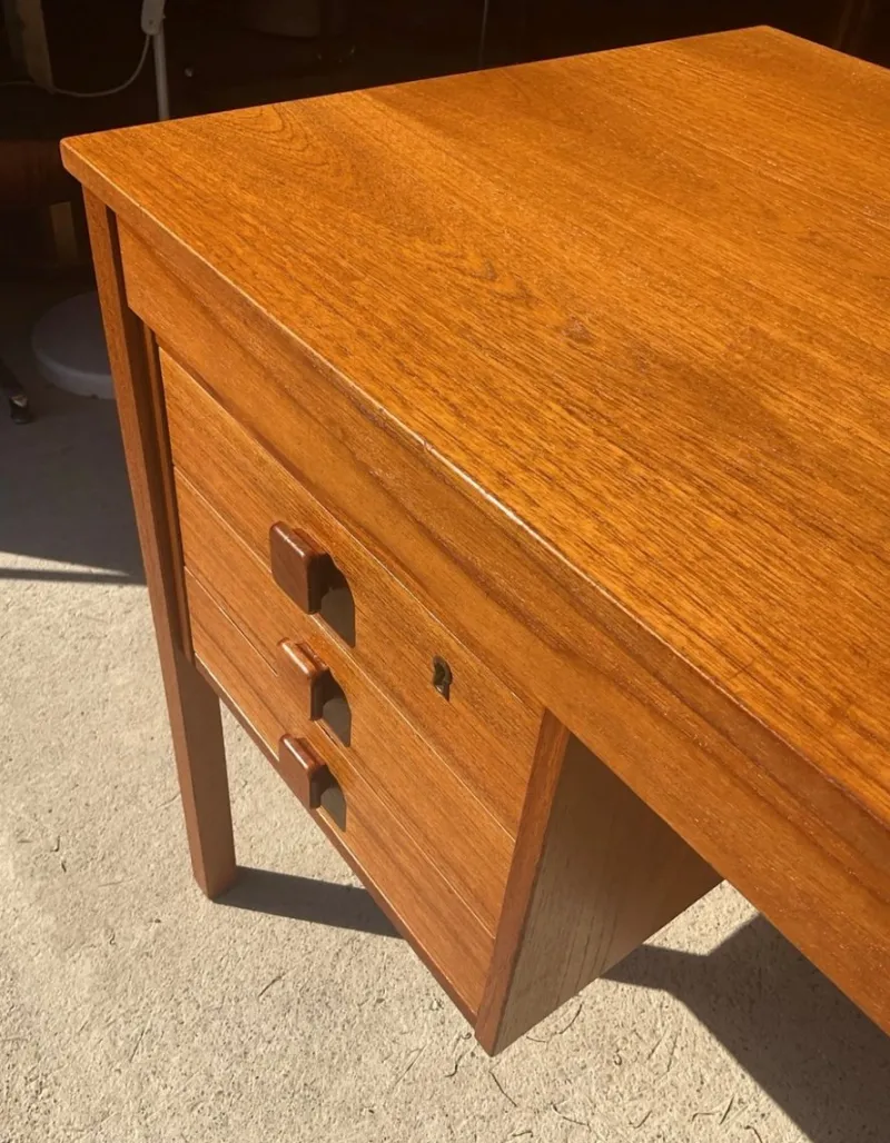 Pamono Mid-Century Modern Danish Teak Desk by Domino Mobler, 1960> Desks