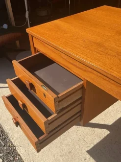 Pamono Mid-Century Modern Danish Teak Desk by Domino Mobler, 1960><noscript><img width=