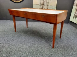 Pamono Mid-Century Modern Desk in Cherry and Formica, 1950s> Desks