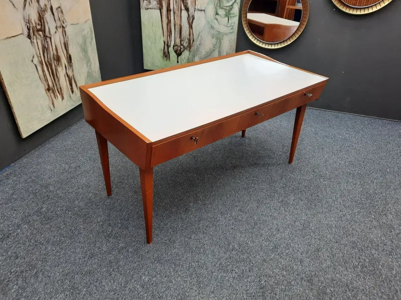 Pamono Mid-Century Modern Desk in Cherry and Formica, 1950s> Desks