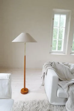 Pamono Mid-Century Modern Floor Lamp in Teak and Brass, 1960s><noscript><img width=
