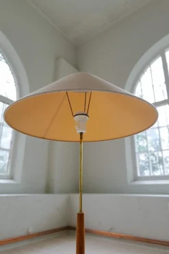Pamono Mid-Century Modern Floor Lamp in Teak and Brass, 1960s><noscript><img width=