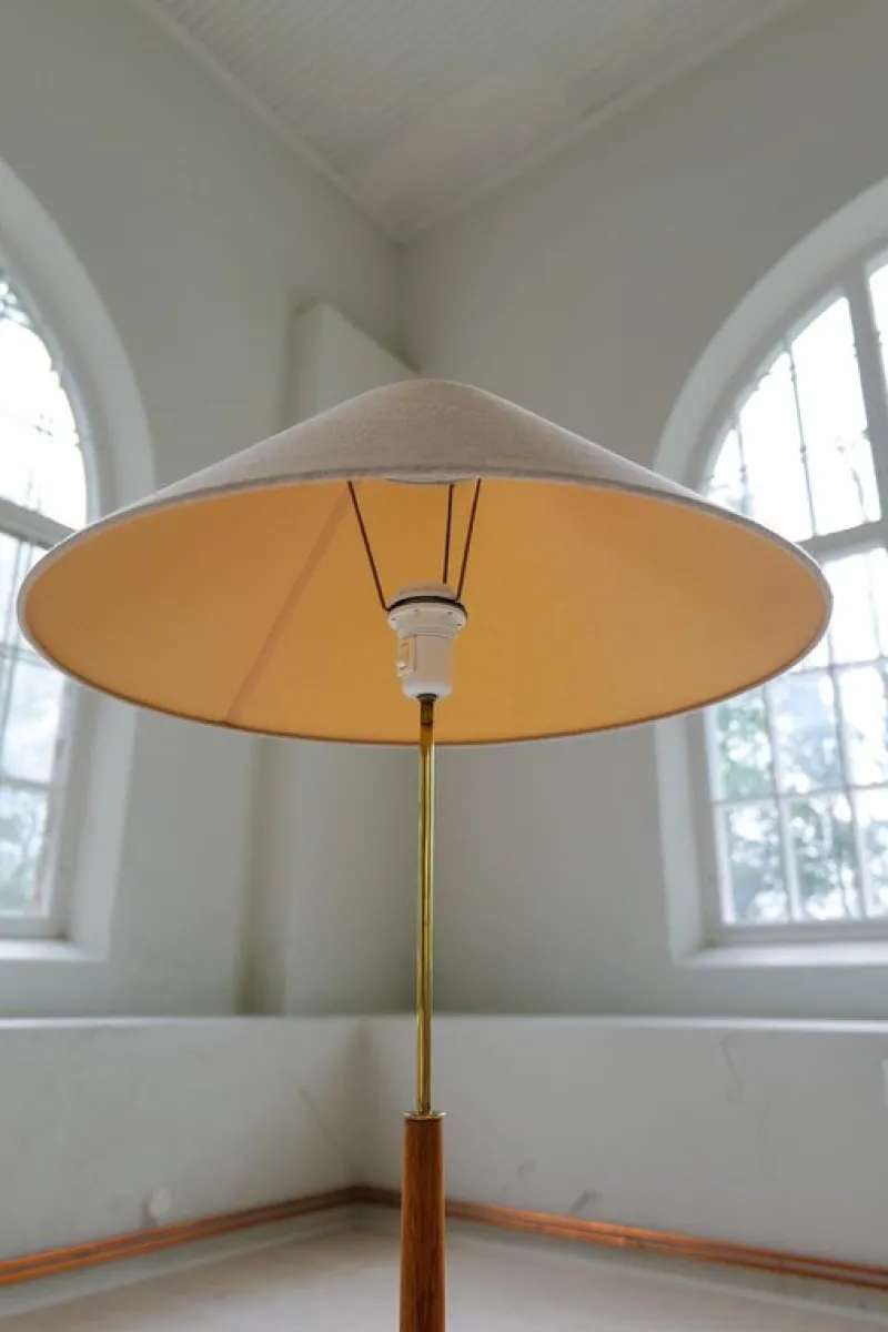 Pamono Mid-Century Modern Floor Lamp in Teak and Brass, 1960s> Floor Lamps