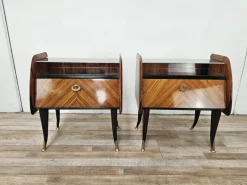 Pamono Mid-Century Modern Italian Mahogany-Clad Nightstands with Mirror Tops, 1950s, Set of 2> Nightstands
