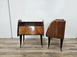 Pamono Mid-Century Modern Italian Mahogany-Clad Nightstands with Mirror Tops, 1950s, Set of 2><noscript><img width=
