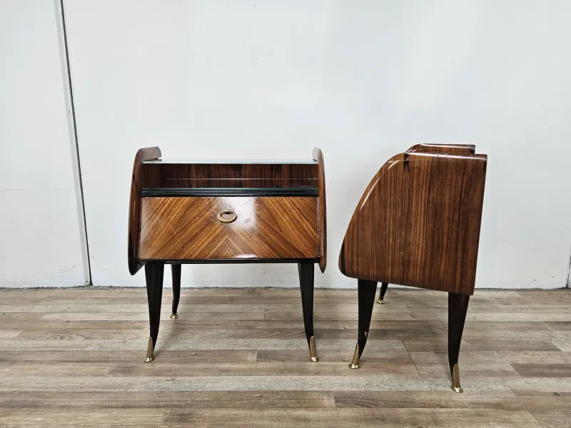 Pamono Mid-Century Modern Italian Mahogany-Clad Nightstands with Mirror Tops, 1950s, Set of 2> Nightstands