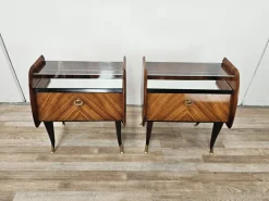 Pamono Mid-Century Modern Italian Mahogany-Clad Nightstands with Mirror Tops, 1950s, Set of 2><noscript><img width=