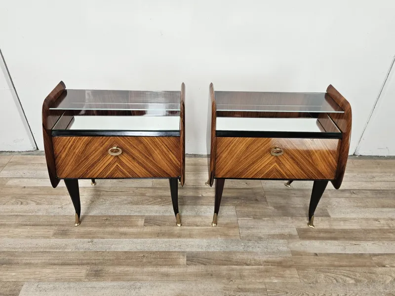 Pamono Mid-Century Modern Italian Mahogany-Clad Nightstands with Mirror Tops, 1950s, Set of 2> Nightstands