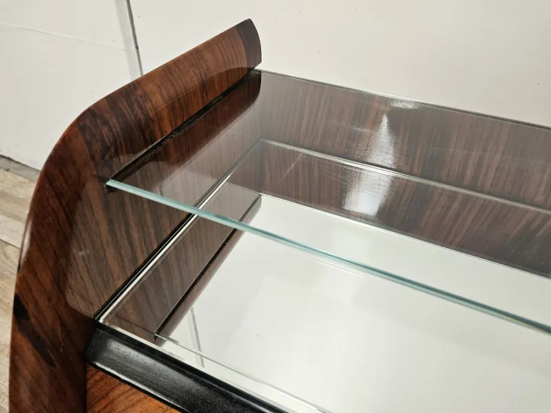 Pamono Mid-Century Modern Italian Mahogany-Clad Nightstands with Mirror Tops, 1950s, Set of 2> Nightstands