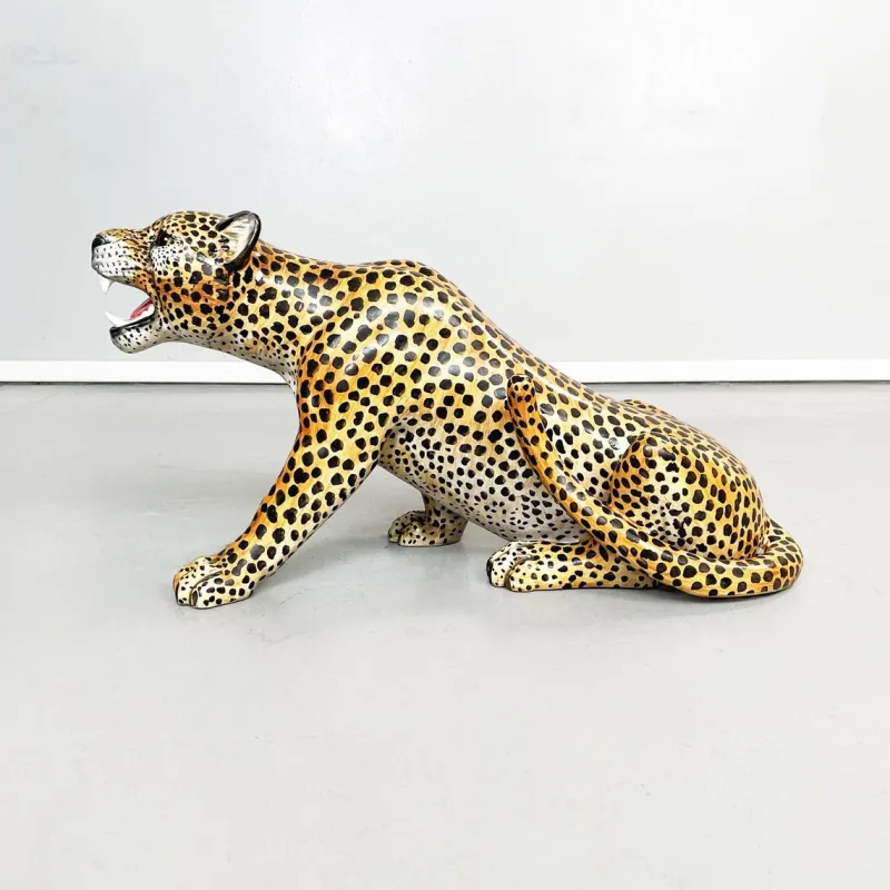Pamono Mid-Century Modern Italian Feline Animal Cheetah Ceramic Statue, 1960s> Mid-Century
